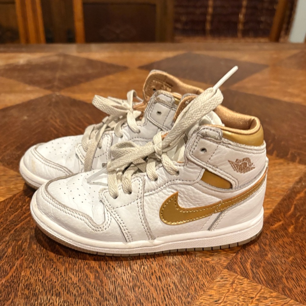 Womens Nike Air Jordan 1 White Gold Sneakers Size 9